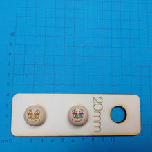 Lade das Bild in den Galerie-Viewer, 5er Set, Holzkugeln mit Gesicht (20mm)