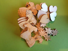Lade das Bild in den Galerie-Viewer, 30-teiliges Trachtenset "Dirndl" aus Holz