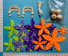 Lade das Bild in den Galerie-Viewer, kleine Blumenkinder aus Filz (verschiedene Ausführungen)