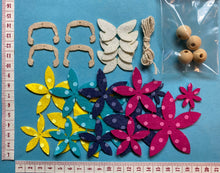 Lade das Bild in den Galerie-Viewer, kleine Blumenelfen aus Filz (verschiedene Ausführungen)