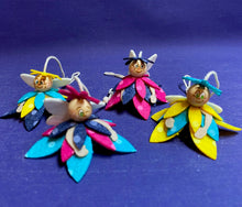 Lade das Bild in den Galerie-Viewer, kleine Blumenelfen aus Filz (verschiedene Ausführungen)