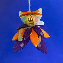 Lade das Bild in den Galerie-Viewer, kleine Blumenelfen aus Filz (verschiedene Ausführungen)