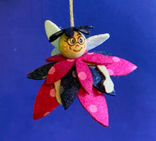 Lade das Bild in den Galerie-Viewer, kleine Blumenelfen aus Filz (verschiedene Ausführungen)