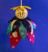 Lade das Bild in den Galerie-Viewer, kleine Blumenkinder aus Filz (verschiedene Ausführungen)