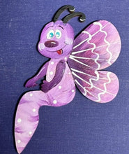 Lade das Bild in den Galerie-Viewer, Schmetterling, sitzend