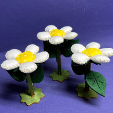Lade das Bild in den Galerie-Viewer, Blumen aus Filz zum Nähen