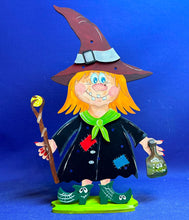 Lade das Bild in den Galerie-Viewer, Wichtelhexe mit Flasche und Zauberstab