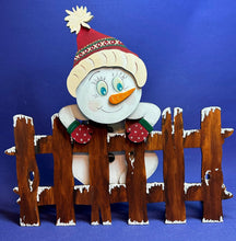 Lade das Bild in den Galerie-Viewer, Schneemannfrau "Yuki" für Zaun