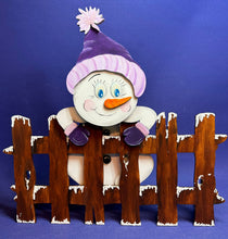 Lade das Bild in den Galerie-Viewer, Schneemannfrau "Yuki" für Zaun