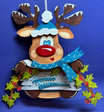 Lade das Bild in den Galerie-Viewer, Rentier mit Mütze für Zaun