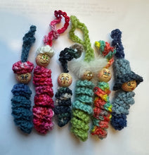 Lade das Bild in den Galerie-Viewer, Holzkugeln mit Gesicht (25mm)