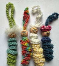 Lade das Bild in den Galerie-Viewer, 5er Set, Holzkugeln mit Gesicht (20mm)