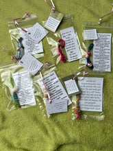 Lade das Bild in den Galerie-Viewer, Holzkugeln mit Gesicht (25mm)