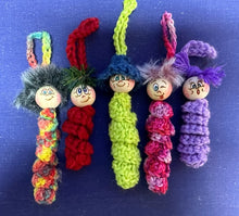 Lade das Bild in den Galerie-Viewer, 5er Set, Holzkugeln mit Gesicht (20mm)