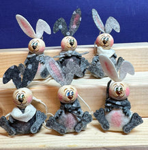 Lade das Bild in den Galerie-Viewer, Hasen zum Fädeln aus Filz, 6er Set
