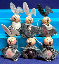Lade das Bild in den Galerie-Viewer, Hasen zum Fädeln aus Filz, 6er Set