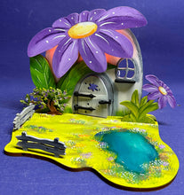 Lade das Bild in den Galerie-Viewer, Blumenhaus mit viel Zubehör