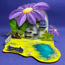 Lade das Bild in den Galerie-Viewer, Blumenhaus mit viel Zubehör