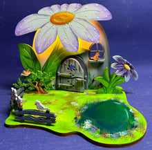 Lade das Bild in den Galerie-Viewer, Blumenhaus mit viel Zubehör