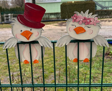 Lade das Bild in den Galerie-Viewer, Vogel mit Zylinder für Zaun oder Ast