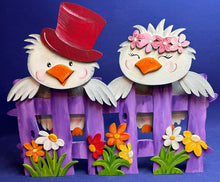 Lade das Bild in den Galerie-Viewer, schlafender Vogel mit Blumenkranz für Zaun oder Ast