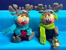 Lade das Bild in den Galerie-Viewer, Rentiere zum Fädeln aus Filz, 6er Set (verschiedene Farben)