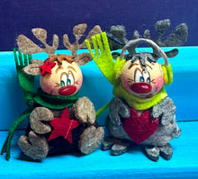 Lade das Bild in den Galerie-Viewer, Rentiere zum Fädeln aus Filz, 6er Set (verschiedene Farben)