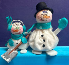 Lade das Bild in den Galerie-Viewer, Schneemänner zum Fädeln aus Filz, 3er Set, verschiedene Varianten