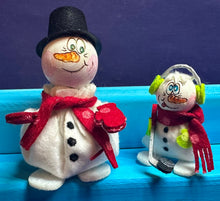 Lade das Bild in den Galerie-Viewer, Schneemänner zum Fädeln aus Filz, 6er Set