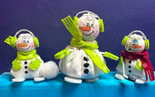 Lade das Bild in den Galerie-Viewer, Schneemänner zum Fädeln aus Filz, 6er Set