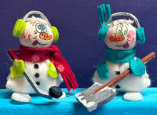 Lade das Bild in den Galerie-Viewer, Schneemänner zum Fädeln aus Filz, 6er Set