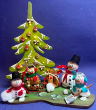 Lade das Bild in den Galerie-Viewer, Rentiere zum Fädeln aus Filz, 6er Set (verschiedene Farben)