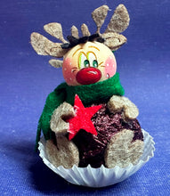 Lade das Bild in den Galerie-Viewer, Rentiere zum Fädeln aus Filz, 6er Set (verschiedene Farben)