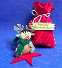 Lade das Bild in den Galerie-Viewer, Rentiere zum Fädeln aus Filz, 6er Set (verschiedene Farben)