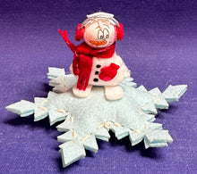 Lade das Bild in den Galerie-Viewer, Schneemänner zum Fädeln aus Filz, 6er Set