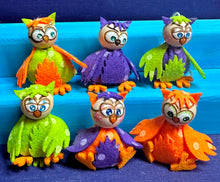 Lade das Bild in den Galerie-Viewer, Eulen zum Fädeln aus Filz, 6er Set (verschiedene Farben)
