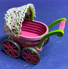 Lade das Bild in den Galerie-Viewer, Kinderwagen aus Holz ca. 6cm, Bausatz