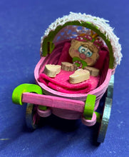 Lade das Bild in den Galerie-Viewer, Kinderwagen aus Holz ca. 6cm, Bausatz