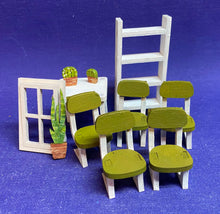 Lade das Bild in den Galerie-Viewer, Regal, Tisch und Stühle für Puppenhaus
