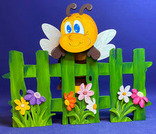 Lade das Bild in den Galerie-Viewer, Biene für Zaun