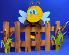 Lade das Bild in den Galerie-Viewer, Biene für Zaun