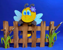Lade das Bild in den Galerie-Viewer, Biene für Zaun