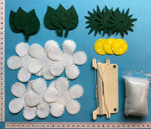 Lade das Bild in den Galerie-Viewer, Blumen aus Filz zum Nähen