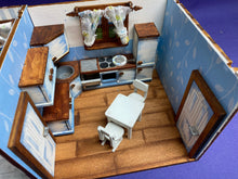 Lade das Bild in den Galerie-Viewer, Herd und Hängeschrank für Puppenhaus