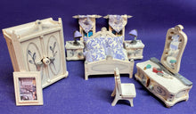 Lade das Bild in den Galerie-Viewer, Doppelbett mit Nachtschränke für Puppenhaus