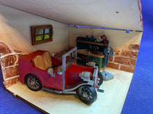 Lade das Bild in den Galerie-Viewer, Komplettset "'Werkstatt mit Auto" für Puppenhaus