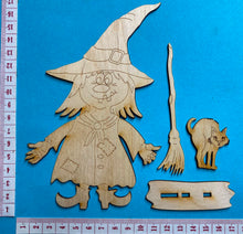 Lade das Bild in den Galerie-Viewer, Wichtelhexe mit Besen und Buckelkatze