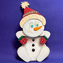 Lade das Bild in den Galerie-Viewer, Schneemannfrau "Yuki" für Zaun