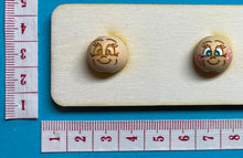 Lade das Bild in den Galerie-Viewer, 6er Set, Holzkugeln mit Gesicht (15mm)