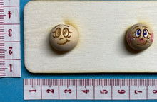 Lade das Bild in den Galerie-Viewer, 6er Set, Holzkugeln mit Gesicht (15mm)